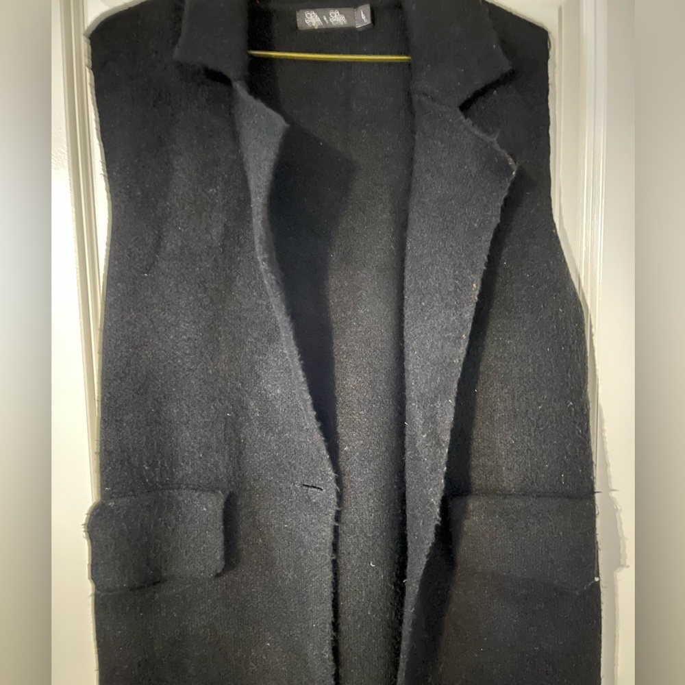 Sleeveless long coat. Size large. Great spring jacket. Light weight.